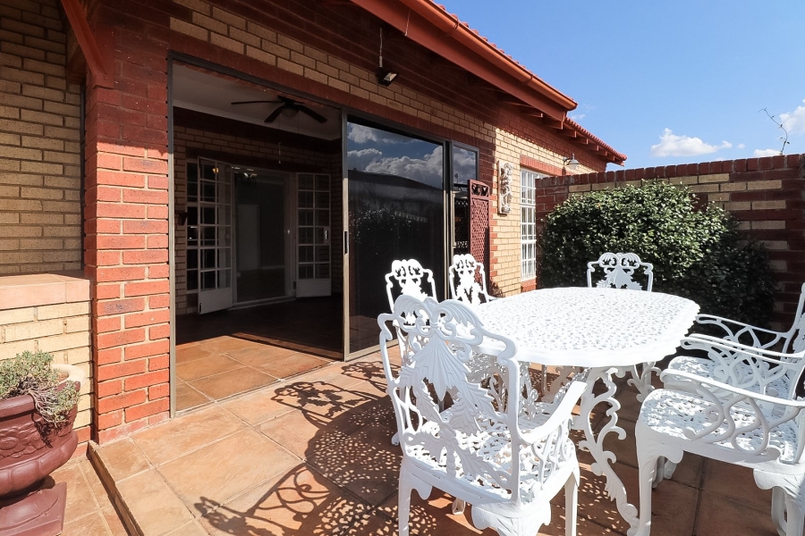 To Let 3 Bedroom Property for Rent in Flamwood North West